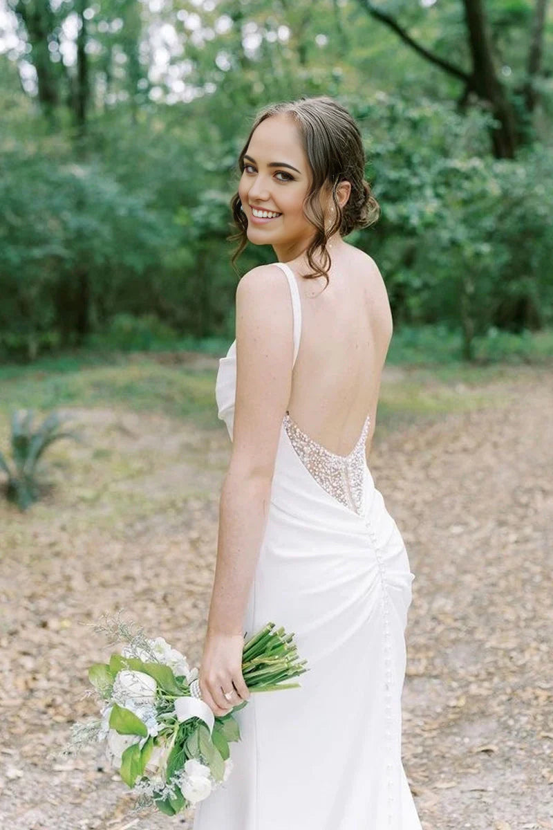 Vestido de novia de sirena con escote vuelto y abertura en satén